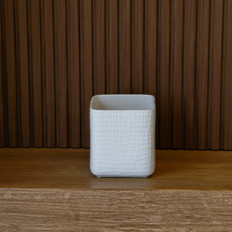 Crocodile Design Ceramic Vase